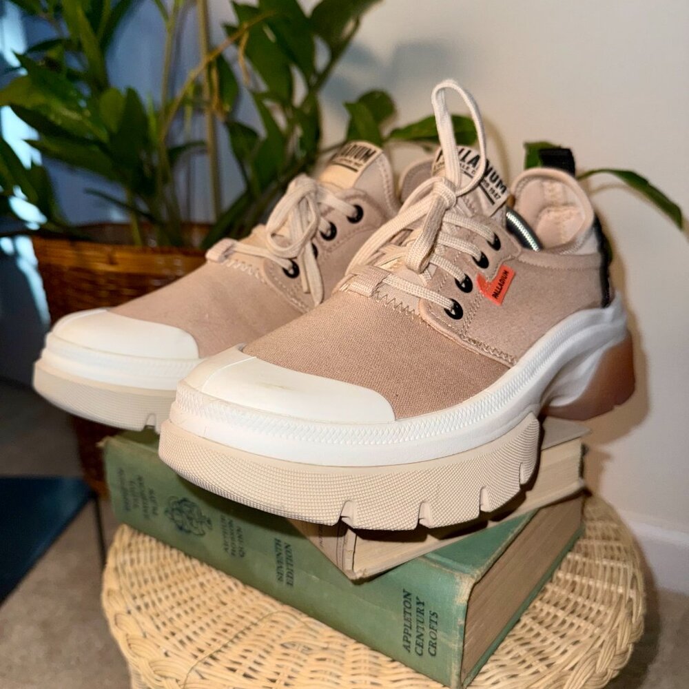 Palladium Women's Tan and White Trainers - Size 8.5
